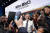 문재인 대통령이 19일 저녁 서울 마포구 상암동 문화방송 미디어센터에서 열린 &#39;국민이 묻는다, 2019 국민과의 대화&#39;를 마친 뒤 참석자들과 기념사진을 찍고 있다. [청와대사진기자단]