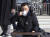 사흘째 단식농성 중인 황교안 자유한국당 대표가 22일 오전 청와대 앞 분수대 광장에서 물을 마시고 있다.   임현동 기자 