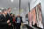 펠리페6세 스페인 국왕 내외가 10월 24일 오후 LG 경영진과 함께 LG의 롤러블 TV LG시그니처 올레드R을 살펴보고 있다. / 사진:LG