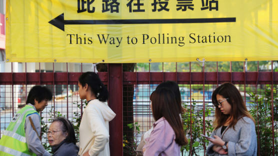 홍콩 구의원 선거, 친중이냐 반중이냐···민심 여기서 나온다