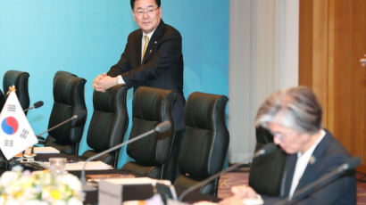 정의용·윤도한의 일본 맹비난…“문 대통령 재가 없인 못할 말”
