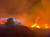 25일 산타 바버라 인근 로스 파드레스 국립산림 화재 지역에서 불도저를 이용해 화재 진압을 하고 있다. [로이터=연합뉴스]