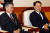 문재인(왼쪽) 전 민정수석과 신임 박정규 민정수석이 2014년 2월 14일 오전 청와대에서 임명장 수여식이 끝난 뒤 환담하고 있다. [중앙포토]