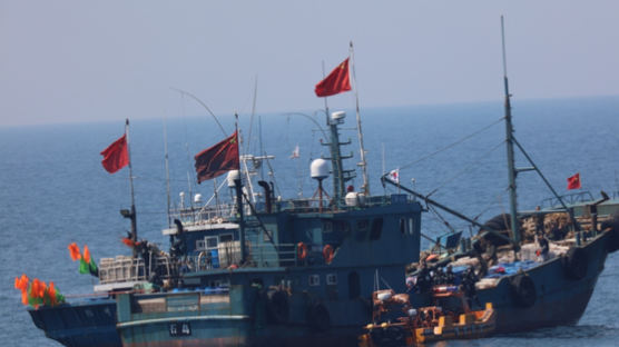 중국 배에 쫓기고 추위에 떨고…원거리 조업 어민의 공포