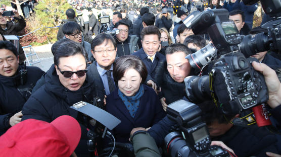 "여기가 어디라고" 한국당 지지자들, 황교안 방문 심상정에 항의