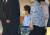 국정농단 사건으로 2년 5개월째 구속 수감 중인 박근혜 전 대통령이 지난 9월 16일 어깨 부위 수술을 받기 위해 서울성모병원으로 들어서고 있다. [연합뉴스]