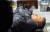 청와대 앞에서 8일째 단식 농성을 하던 황교안 자유한국당 대표가 27일 밤 응급실로 이송되고 있다. [연합뉴스]