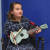 지난 19일(현지시간) 미 켄터키주 애슐랜드의 사바나 그리피스가 자신이 연주할 수 있게 개조된 우쿨렐레를 들고 연주를 하고 있다. [AP=연합뉴스]