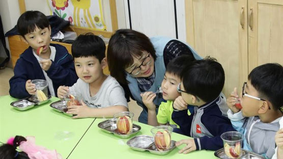 과일 1050t으로 학생 건강, 농심(農心)까지 잡은 이 사업