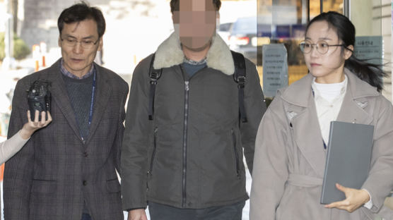 '고등군사법원장 뇌물' 군납업체 대표 구속영장 기각