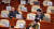 자유한국당 의원들이 29일 서울 여의도 국회 본회의장에서 &#39;국회의장은 본회의를 개의하라&#39;는 팻말을 붙여 놓고 개의를 기다리고 있다. [뉴스1]