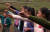 과테말라 퀘키 원주민 소녀들이 산페드로 카르차 지역 티풀칸 마을 들판에서 태권도를 연습하고 있다. [사진 유튜브 캡처]
