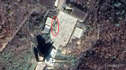 북한 ICBM 발사기지 동창리에 트럭·장비 분주