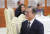 문재인 대통령이 27일 청와대에서 열린 만찬에서 응우옌 쑤언 푹 베트남 총리의 인사말을 듣고 있다. [사진 청와대]