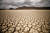 지난14일 남아프리카의 Graaff-Reinet에서 가뭄으로 인한 지표면 균열이 끝없이 펼쳐져있다. [로이터=연합뉴스]