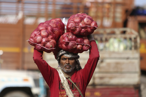 인도 ‘스트롱맨’ 모디 총리, 수출규제 나섰다가 '의문의 일패'