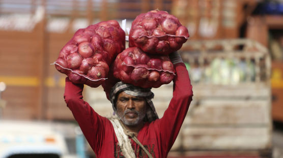 인도 ‘스트롱맨’ 모디 총리, 수출규제 나섰다가 '의문의 일패'