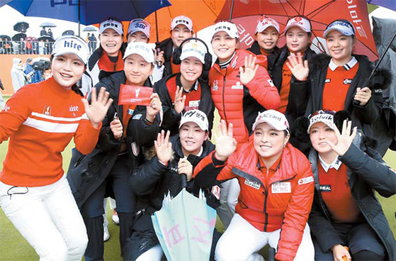 박인비 인비테이셔널에서 승리한 KLPGA 선수들이 기뻐하고 있다. [사진 브라보앤뉴]