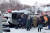  러시아 동시베리아 지역에서 1일(현지시간) 버스가 얼어 붙은 강으로 추락하는 사고가 발생했다. 구조팀들이 부상자들을 구조하고 있다.[TASS=연합뉴스]