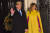 도널드 트럼프 미국 대통령이 멜라니아 여사와 함께 3일(현지시간) 나토 정상회의에 앞서 런던 다우닝가 10번지 앞에서 취재진에게 손을 흔들고 있다. [신화=연합뉴스]