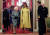 도널드 트럼프 미국 대통령의 부인 멜라니아 트럼프 여사(앞줄 왼쪽 둘째)가 3일(현지시간) 나토 정상회의에 앞서 런던 버킹엄궁에서 엘리자베스 2세 여왕 주최 리셉션에 여왕(앞줄 왼쪽)과 함께 참석하고 있다. [EPA=연합뉴스]