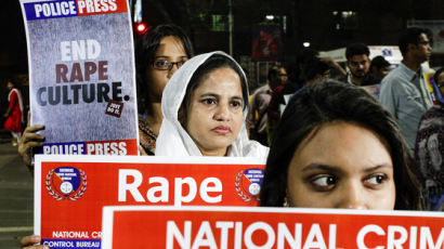 성폭행범 고소한 印 여성, 법원 가던 중 가해자가 몸에 불 질러