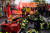 프랑스 정부 연금 개편에 반대하며 시위에 참가한 소방관들이 5일(현지시간) 남부 마르세유에서 길 위에 누워 있다. [AFP=연합뉴스]