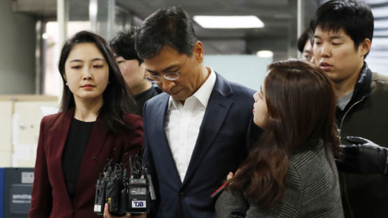 '미투 폭로' 김지은, 의인상 수상 "불의의 반복 막겠다"
