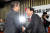현장풀) 자유한국당 신임 원내대표로 선출된 심재철 의원(오른쪽)이 9일 국회에서 열린 의원총회에서 황교안 대표의 축하를 받고 있다. 김경록 기자
