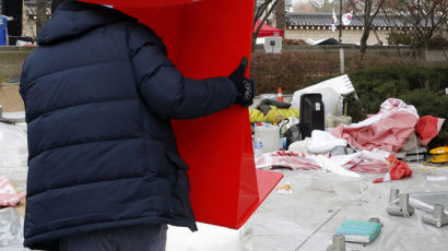 문체부 경고에···한국당, 靑 사랑채 앞 천막 14일만에 철거