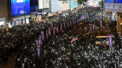 홍콩 구의원 선거 후 첫 시위…"80만명 거리로 나와"