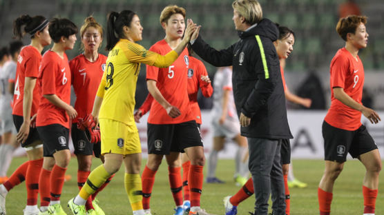 한국 여자축구, 동아시안컵 중국전 0-0무...벨 감독 "행복하다"