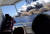 갑작스런 화산 분화에 가까스로 보트를 타고 뉴질랜드 화이트섬을 빠져나온 관광객들이 배 안에서 섬을 바라보며 찍은 사진. [로이터=연합뉴스]