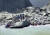 뉴질랜드 북섬 앞 화이트 아일랜드에서 9일(현지시간) 화산재를 뒤집어쓴 관광객들이 구조되고 있다. [사진 트위터]