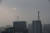 올겨울 첫 미세먼지 비상저감조치가 내려진 10일 오전 서울 시내 일대가 먼지로 뿌옇게 뒤덮여있다. [연합뉴스]