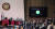 문희상 국회의장(왼쪽)이 10일 국회 본회의장에서 자유한국당 의원들의 반발속에 내년도 예산안을 가결하고 있다. 김경록 기자 
