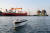 9일 삼성중공업이 제작한 자율운항 모형 선박 ‘이지 고’가 거제 조선소 앞바다를 운항하고 있다. 이번 운항은 대전 원격제어센터에서 선박을 제어하는 방식으로 이뤄졌다. [사진 삼성중공업]