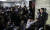 고 김민식 군의 부모가 10일 오전 국회 본회의장에서 민식이 법안이 통과된 뒤 취재진의 질문에 답하고 있다. 김경록 기자