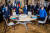  왼쪽부터 젤렌스키 우크라이나 대통령, 마크롱 프랑스 ·대통령, 푸틴 러시아 대통령, 메르켈 독일 총리가 9일 파리 엘리제 궁에서 4자 정상회담을 위해 한 자리에 모였다. [AFP=연합뉴스]