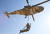지난 4월 4일 육군 50사단 대침투·대테러 종합훈련에서 수리온 헬기를 이용해 작전지역에 도착한 기동대원들이 패스트로프로 하강하고 있다. [뉴스1]