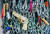 라트비아 빌뉴스 공항에 설치된 크리스마스트리. 종이로 만들어진 장난감 총이 눈에 띈다. [사진 트위터]