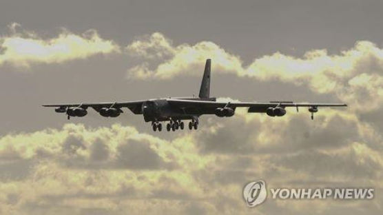 美 B-52폭격기 日상공 인근 비행…대북 압박 수위 높이나