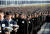 13일 중국 장쑤성 난징시의 난징대학살기념관 앞에서 82주기 추도식이 열린 가운데 참석자들이 묵념하고 있다. [로이터=연합뉴스] 