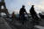 파리 시민들이 11일(현지시간) 자전거와 스쿠터를 타고 이동하고 있다.[AP=연합뉴스] 