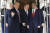 도널드 트럼프 미국 대통령(왼쪽에서 두번째)이 13일(현지시간) 미 백악관에서 마리오 압도 베니테스 파라과이 대통령(맨 오른쪽)과 만나고 있다.[AP=연합뉴스]