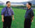 1999년 구자경 LG명예회장(왼쪽)과 고(故) 구본무 전 LG회장이 담소를 나누고 있는 모습. [연합뉴스]