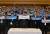 최정우 포스코 회장(앞줄 가운데)이 임직원들과 &#39;100대 개혁과제&#39; 실천다짐 퍼포먼스를 하고 있다. [사진 포스코]