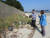 천연비행장인 사곶 해변에도 쓰레기가 떠밀려와 주민들이 축대 아래로 옮겨놓았다. 강찬수 기자