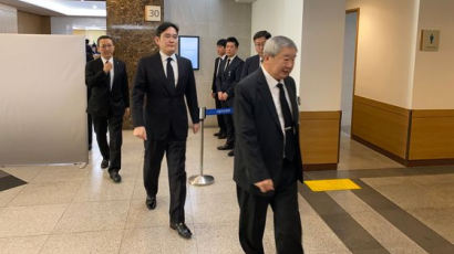 삼성 이재용 조문에, LG가 ‘상주’ 구본능 회장 직접 배웅