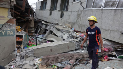 필리핀 6.8 강진 사망자 최소 3명으로 늘어